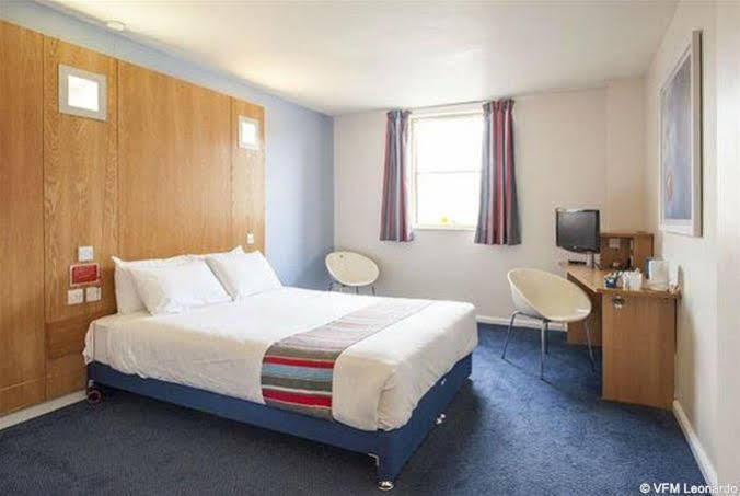 Ramada Encore York Exteriör bild
