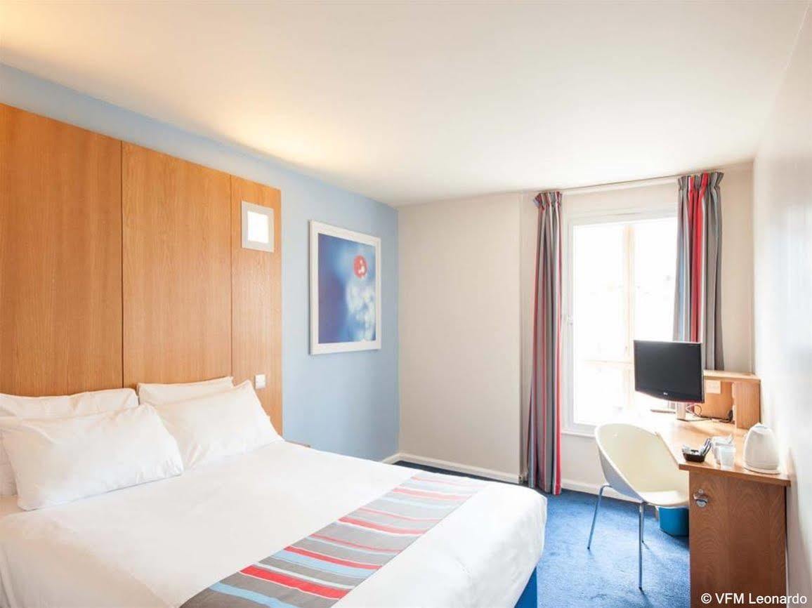 Ramada Encore York Exteriör bild